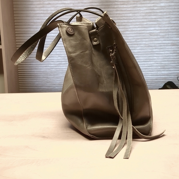 Old Trend Daisy Tote in Grey - Picture 5 of 14